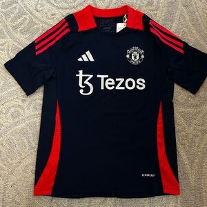 NWT Manchester United training jersey.  Youth Medium